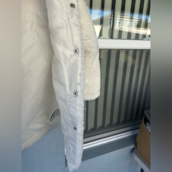 H&M Toddler Teddy Fuzzy Front Snaps Pockets Jacket Size 3T - Picture 4 of 6